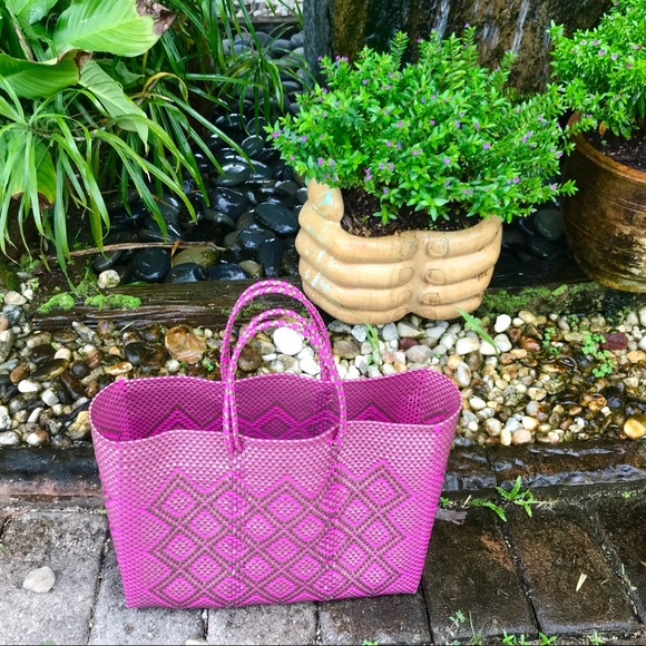 NWOT HANDWOVEN & SUSTAINABLE OVERSIZED TOTE BAG IN PINK & GOLD, MADE IN MEXICO - Picture 8 of 9